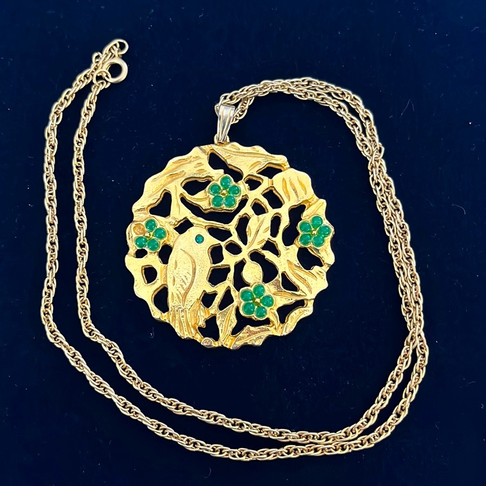 Vtg 70’s pendant necklace green gem stones